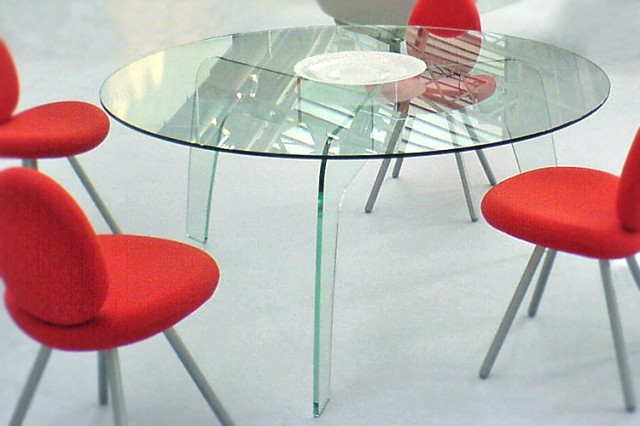 Disc all-glass dining table at House & Garden 2007 Olympia