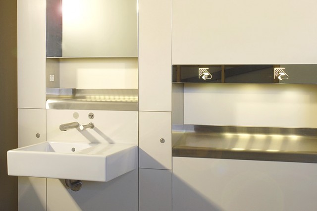 Heathrow T5 washstand and dryer modules